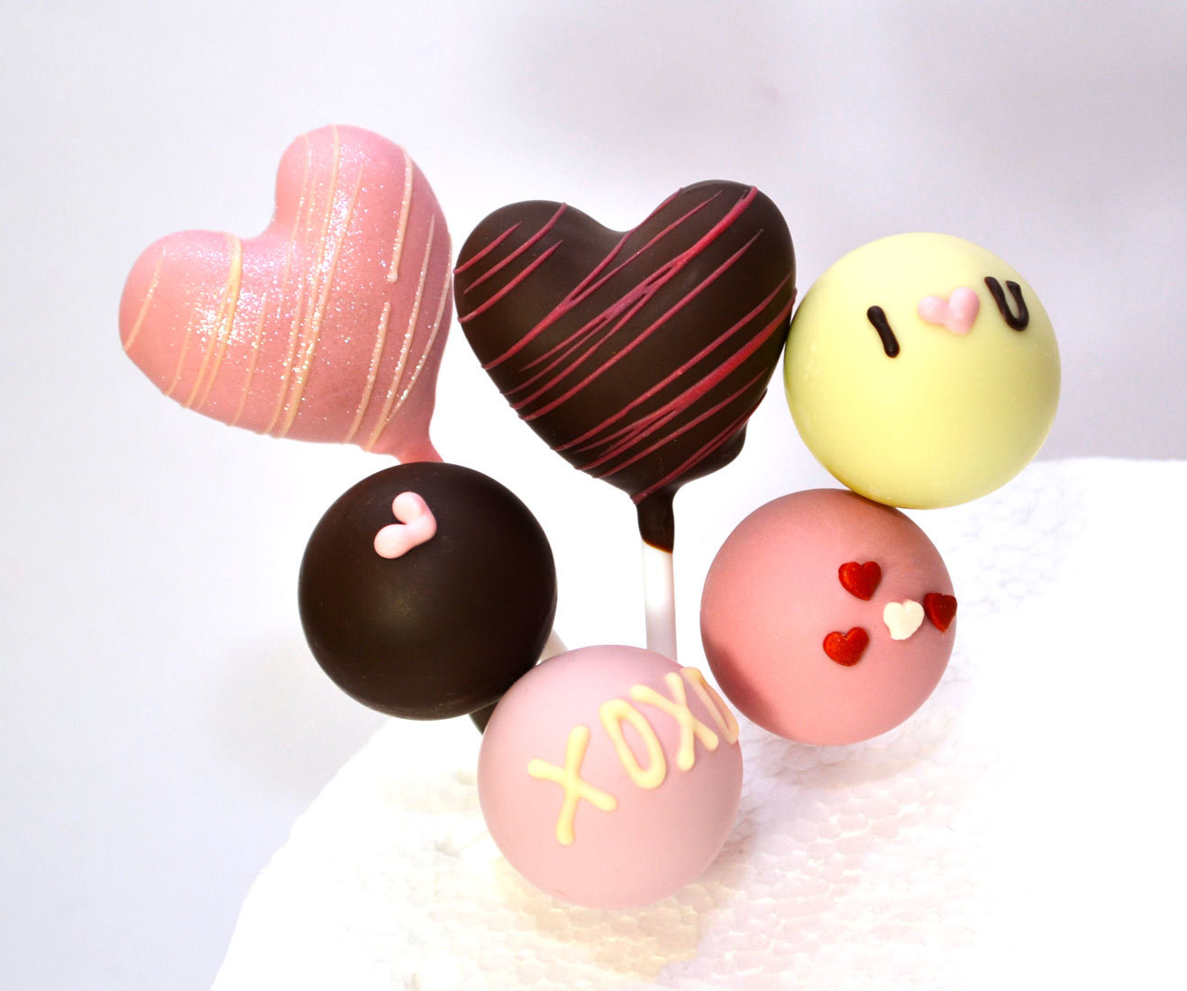 Valentinstag Geschenkbox - 2 ♥ Cake & 4 Praliné Pops
